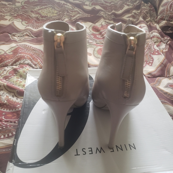 Nine West Peep Toe Pump - Picture 3 of 5